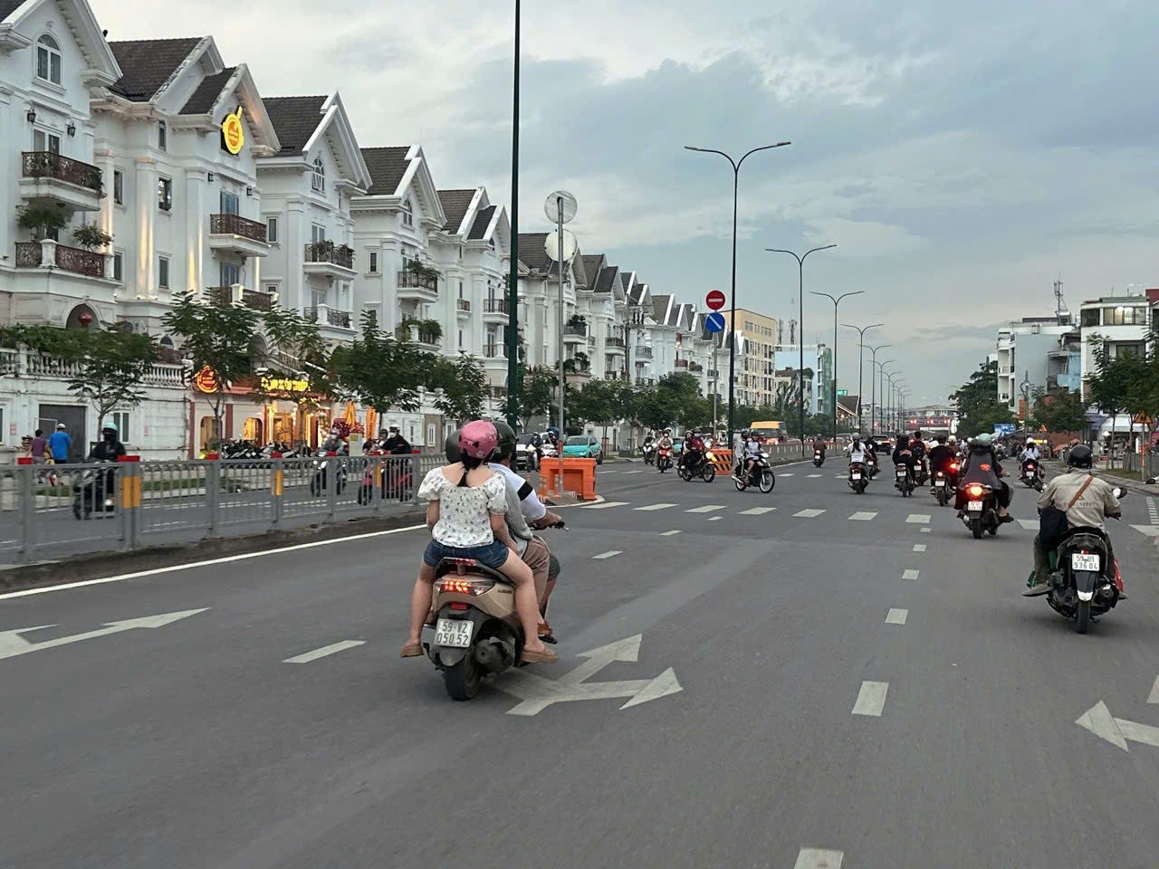 Bán căn hộ dịch vụ ngang 7m 5 tầng đường 10m, Lê Đức Thọ, 105m2, đi bộ đi chợ Căn Cứ chỉ 17.8 tỷ