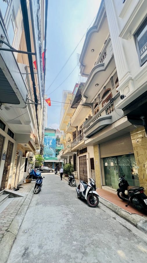 Bán nhà Hoàng Quốc Việt 60m², mặt tiền 5m, ngõ ô tô tránh, phân lô vỉa hè, giá 29.5 tỷ