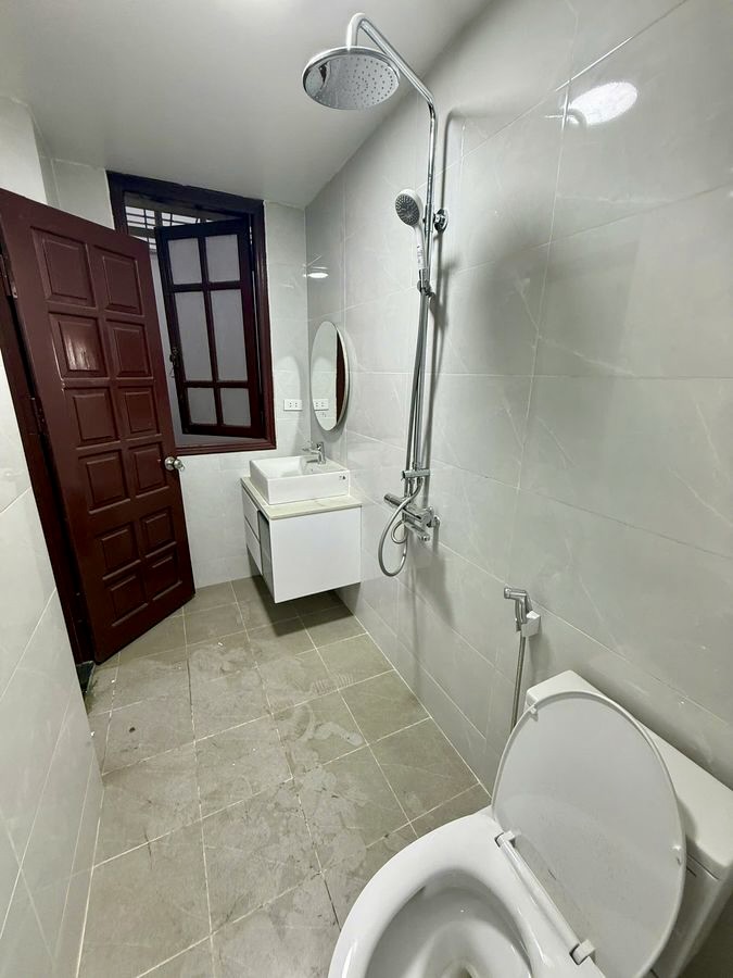 Bán nhà 8 tầng thang máy Hoàng Quốc Việt 52m², mặt tiền 5m, ô tô tránh, phù hợp cho thuê – 29 tỷ