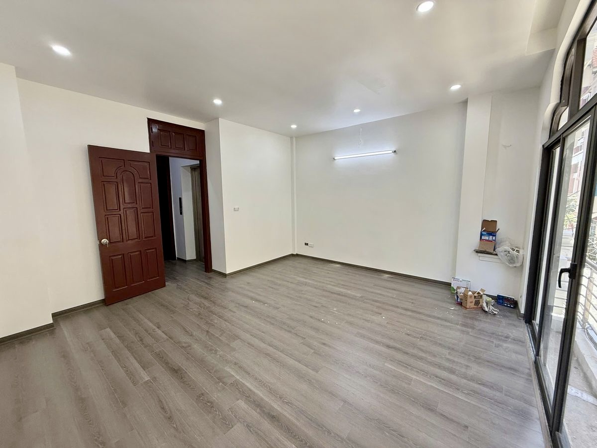 Bán nhà 8 tầng thang máy Hoàng Quốc Việt 52m², mặt tiền 5m, ô tô tránh, phù hợp cho thuê – 29 tỷ