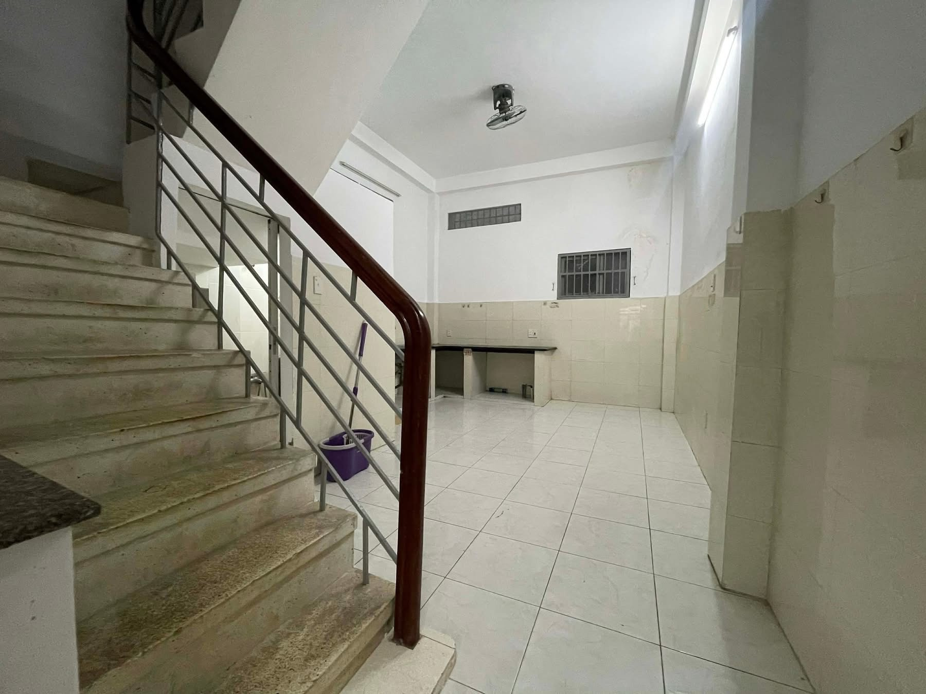 Bán nhà ngay rạch Xuyên Tâm - Bờ kè Tố Hữu, diện tích 56m2, sổ đẹp giá 11 tỷ bớt lộc