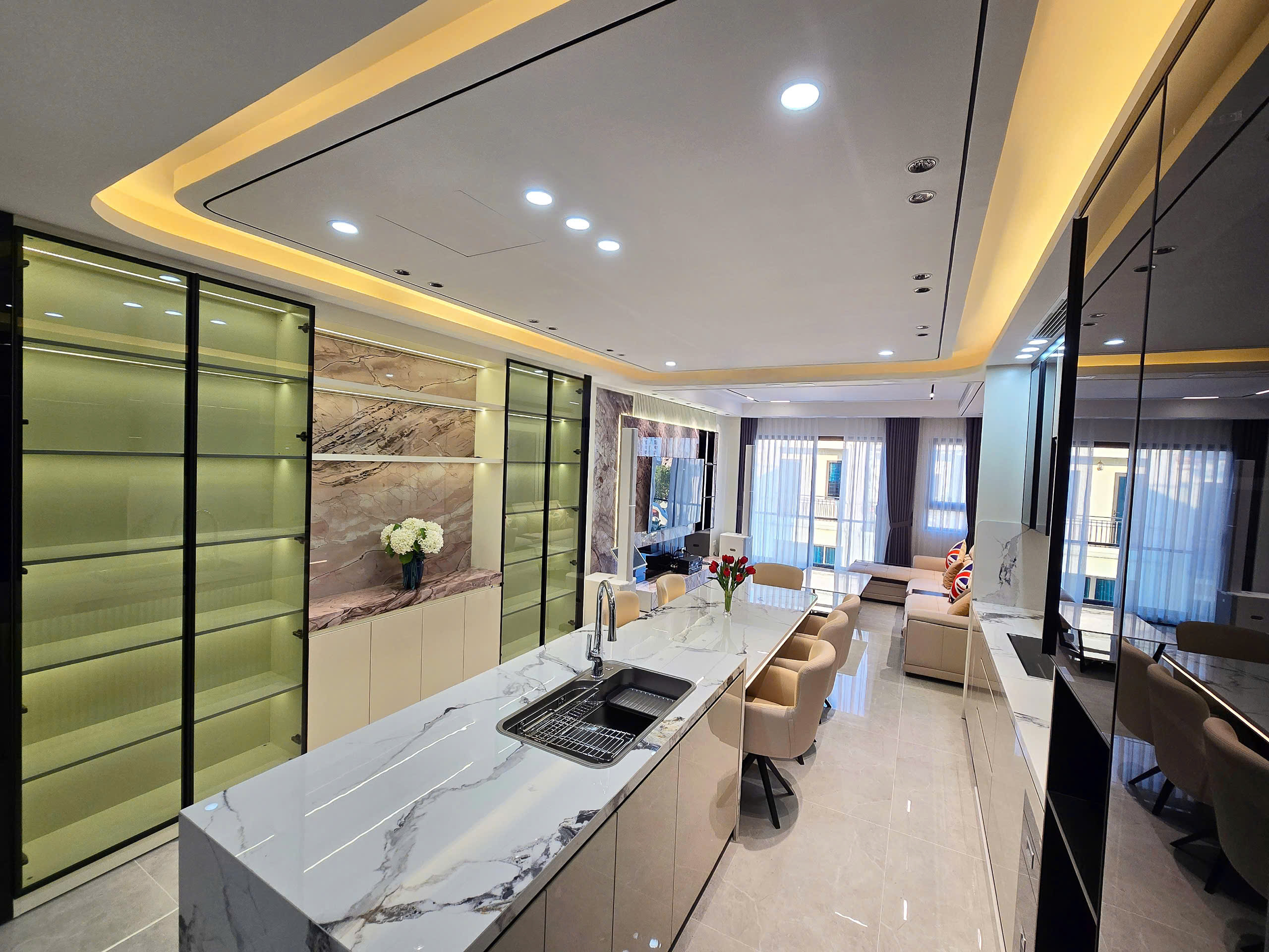 Nhà đẹp ở ngay tại Ngọc Thụy, Bồ Đề, diện tích 60m2, 7 tầng, mặt tiền 4,6m, vỉa hè, ô tô tránh, thang máy