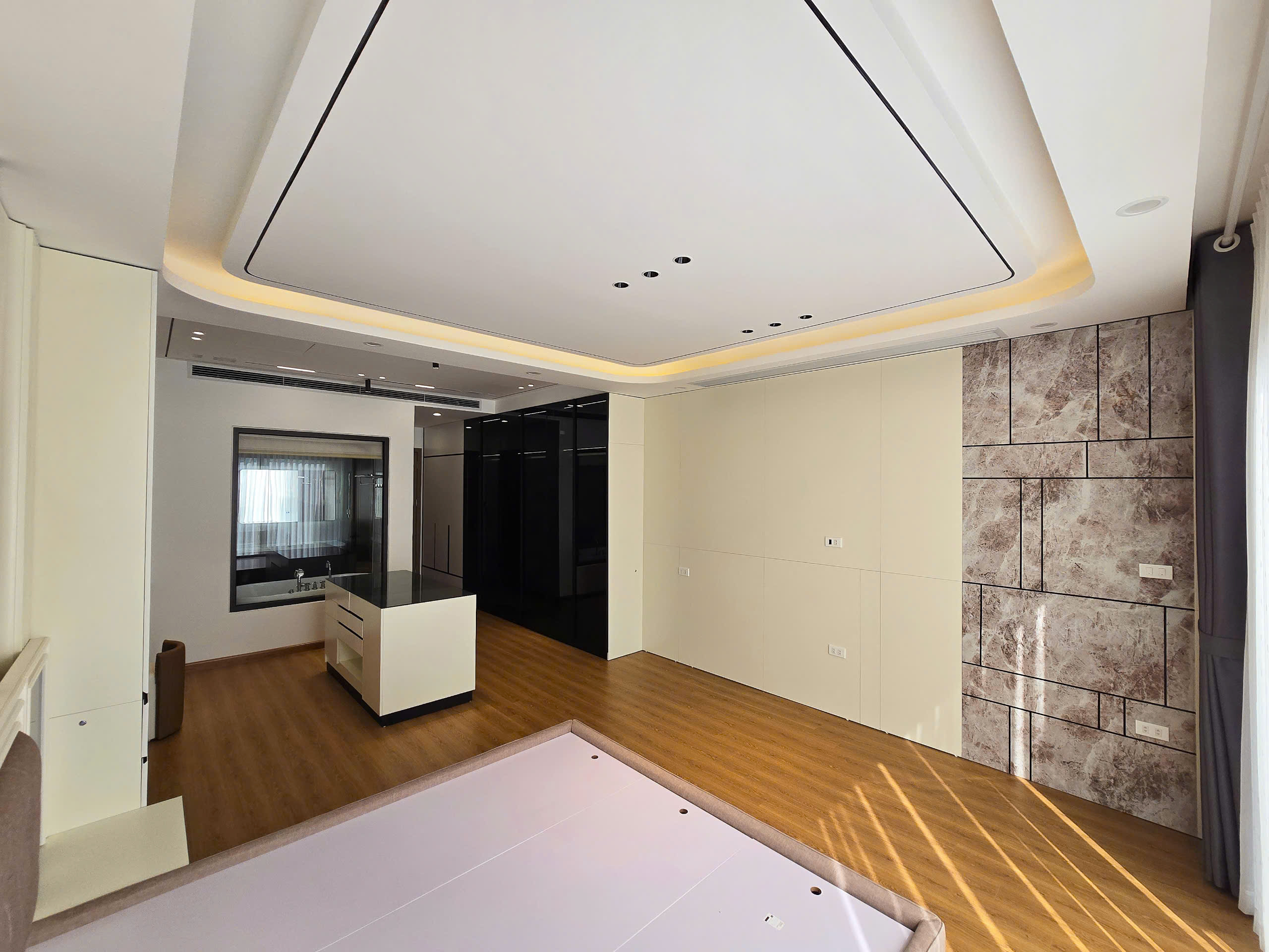 Nhà đẹp ở ngay tại Ngọc Thụy, Bồ Đề, diện tích 60m2, 7 tầng, mặt tiền 4,6m, vỉa hè, ô tô tránh, thang máy