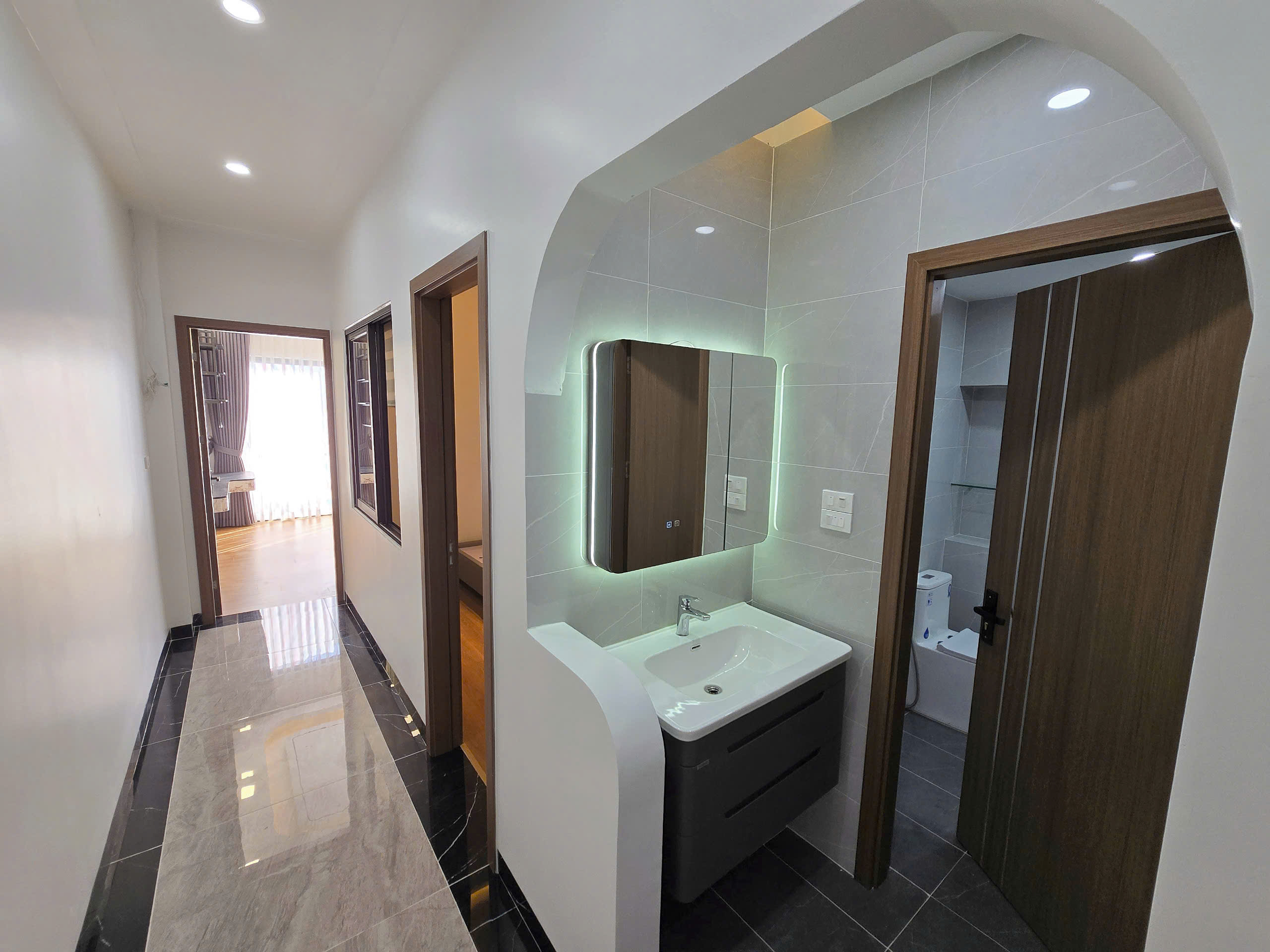 Nhà đẹp ở ngay tại Ngọc Thụy, Bồ Đề, diện tích 60m2, 7 tầng, mặt tiền 4,6m, vỉa hè, ô tô tránh, thang máy