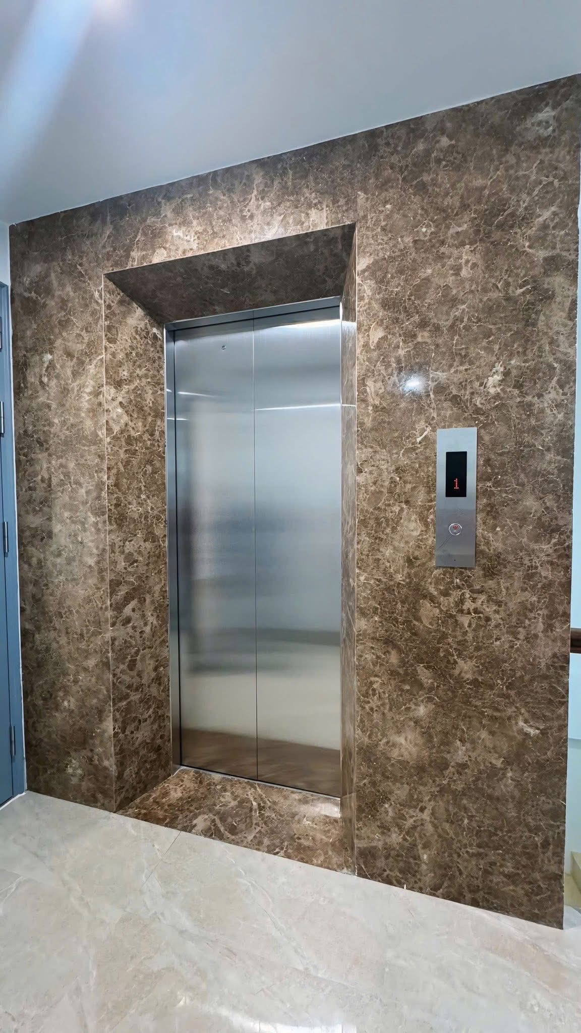 Bán nhà Võ Thị Sáu, 110m2, 7 tầng, gara, thang máy, kinh doanh, 35 tỷ