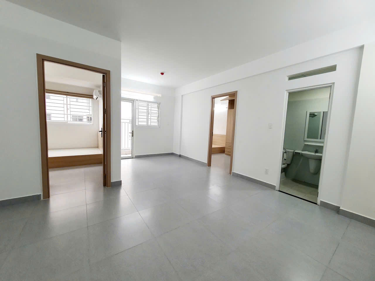 Căn hộ mới tinh, full nội thất, không gian sống xanh đẹp, an ninh, chỉ cần mang vali vào ở ngay