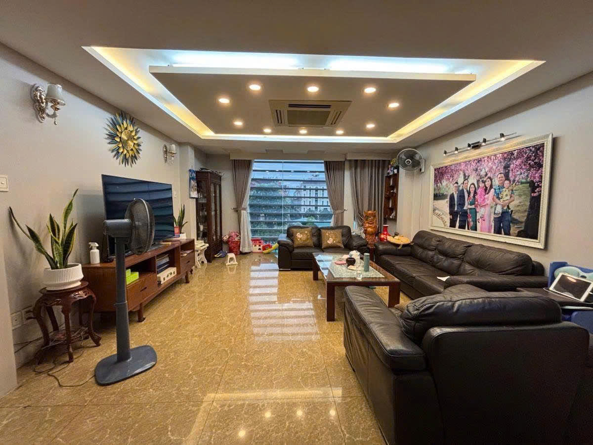 Hiếm nhà đẹp 8 tầng mặt phố Vạn Phúc, 79m2, mặt tiền rộng 5m, thang máy, vị trí đẹp, kinh doanh sầm uất, giá 39,5 tỷ