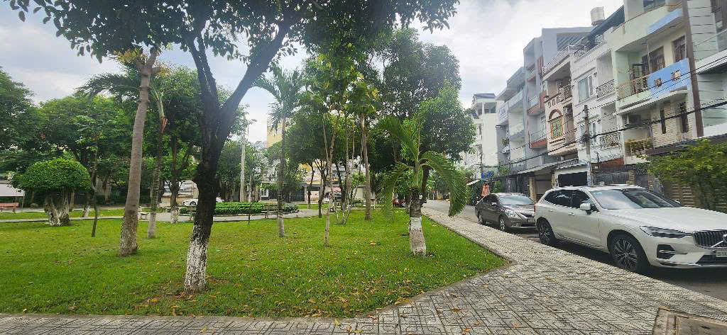 Bán nhà 5 tầng đẹp hẻm 220 Nguyễn Văn Khối 80m2 view góc kinh doanh tốt tặng nội thất chỉ 17 tỷ