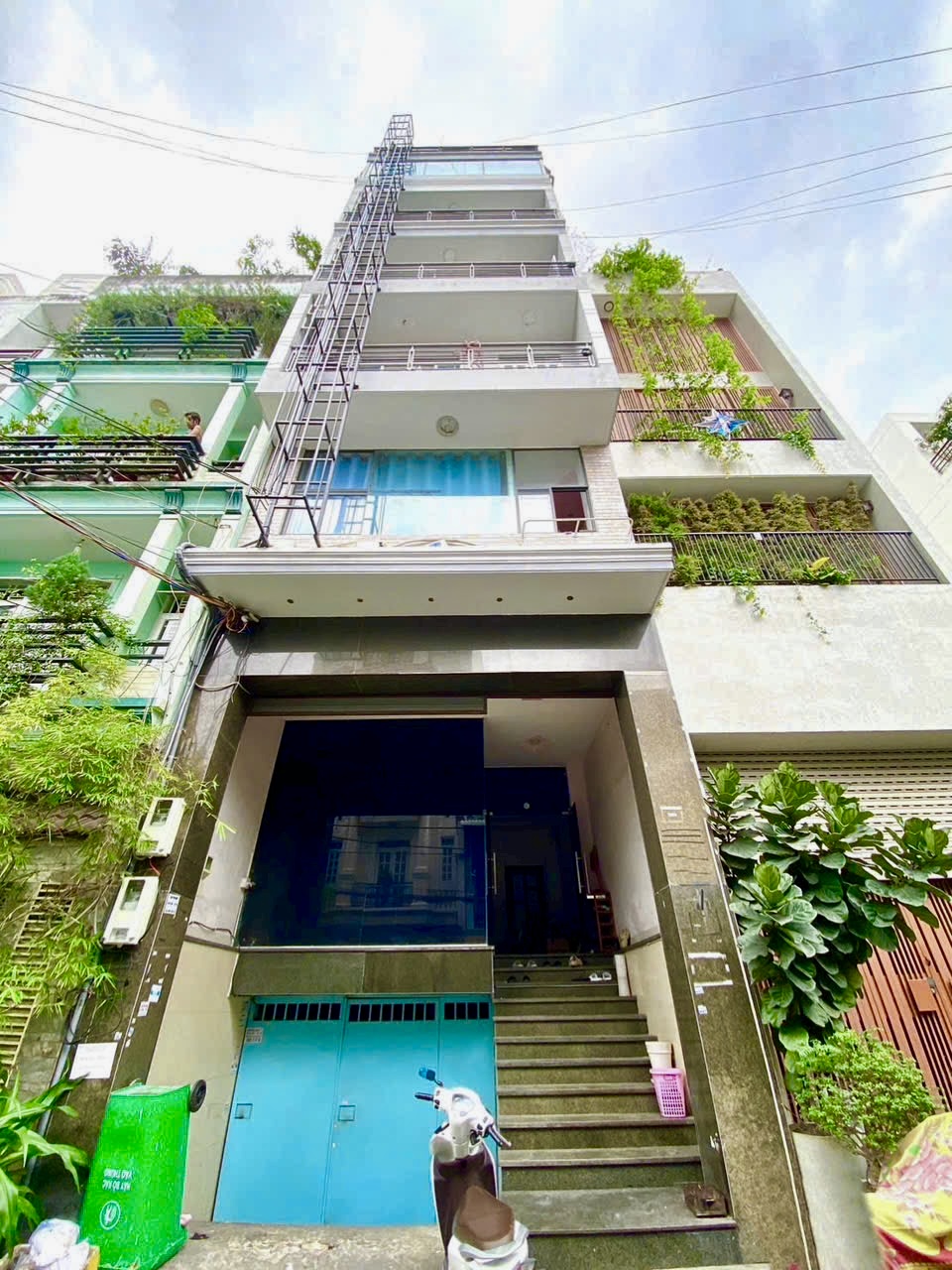 Siêu phẩm tòa nhà văn phòng, căn hộ dịch vụ 8 tầng, mặt tiền kinh doanh ngay chợ Bà Chiểu, diện tích 72m2