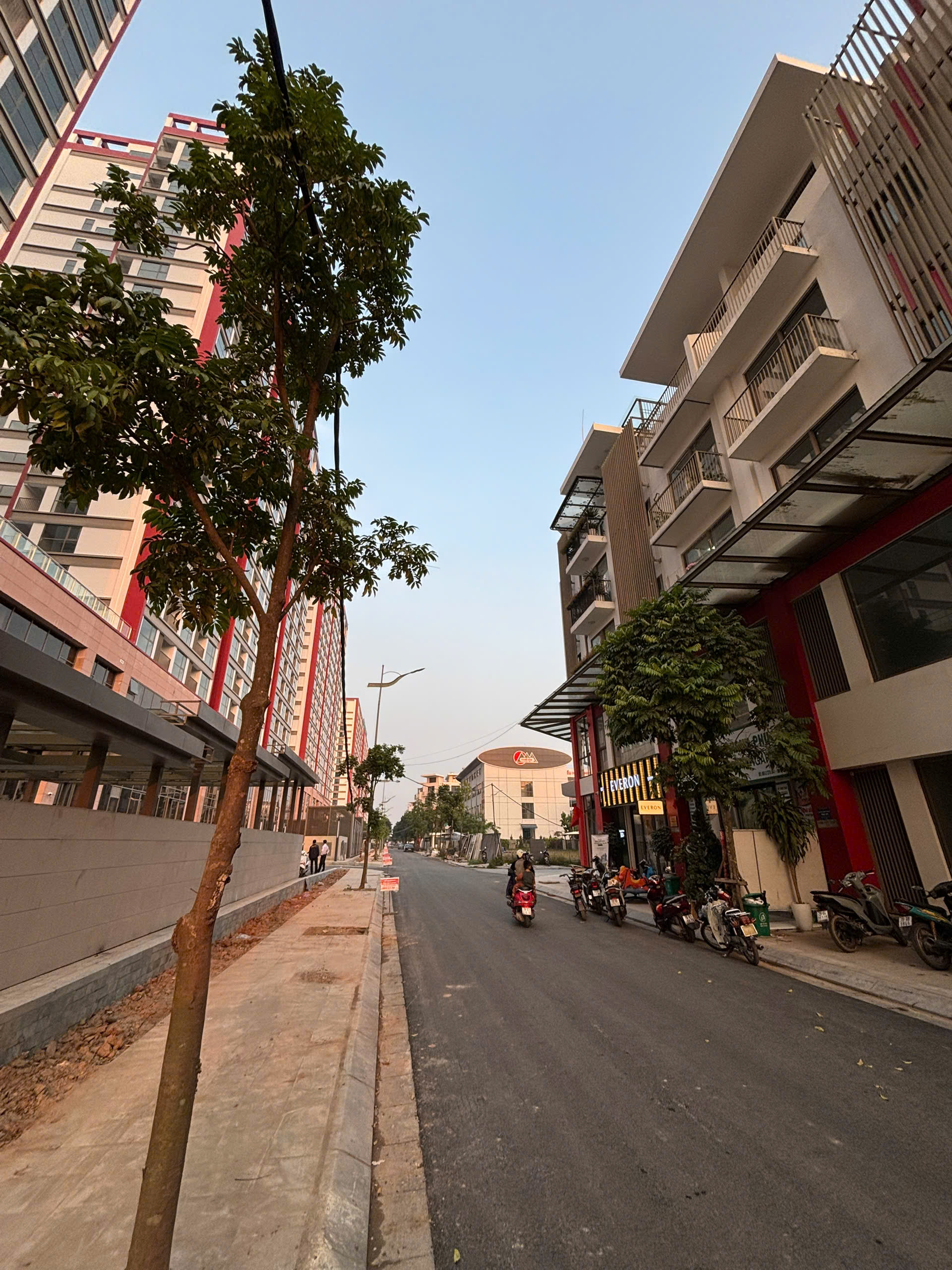 Chính chủ gửi bán liền kề đối diện chung cư Khai Sơn City 100m2, mặt tiền 6.2m