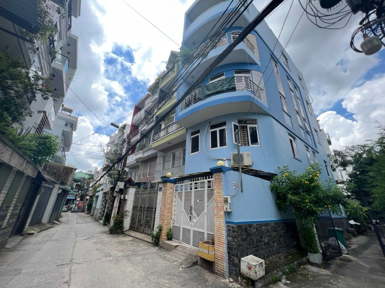 Bán căn hộ dịch vụ ngay sát Phú Nhuận - căn góc 2 mặt tiền - hẻm xe hơi 7 chỗ