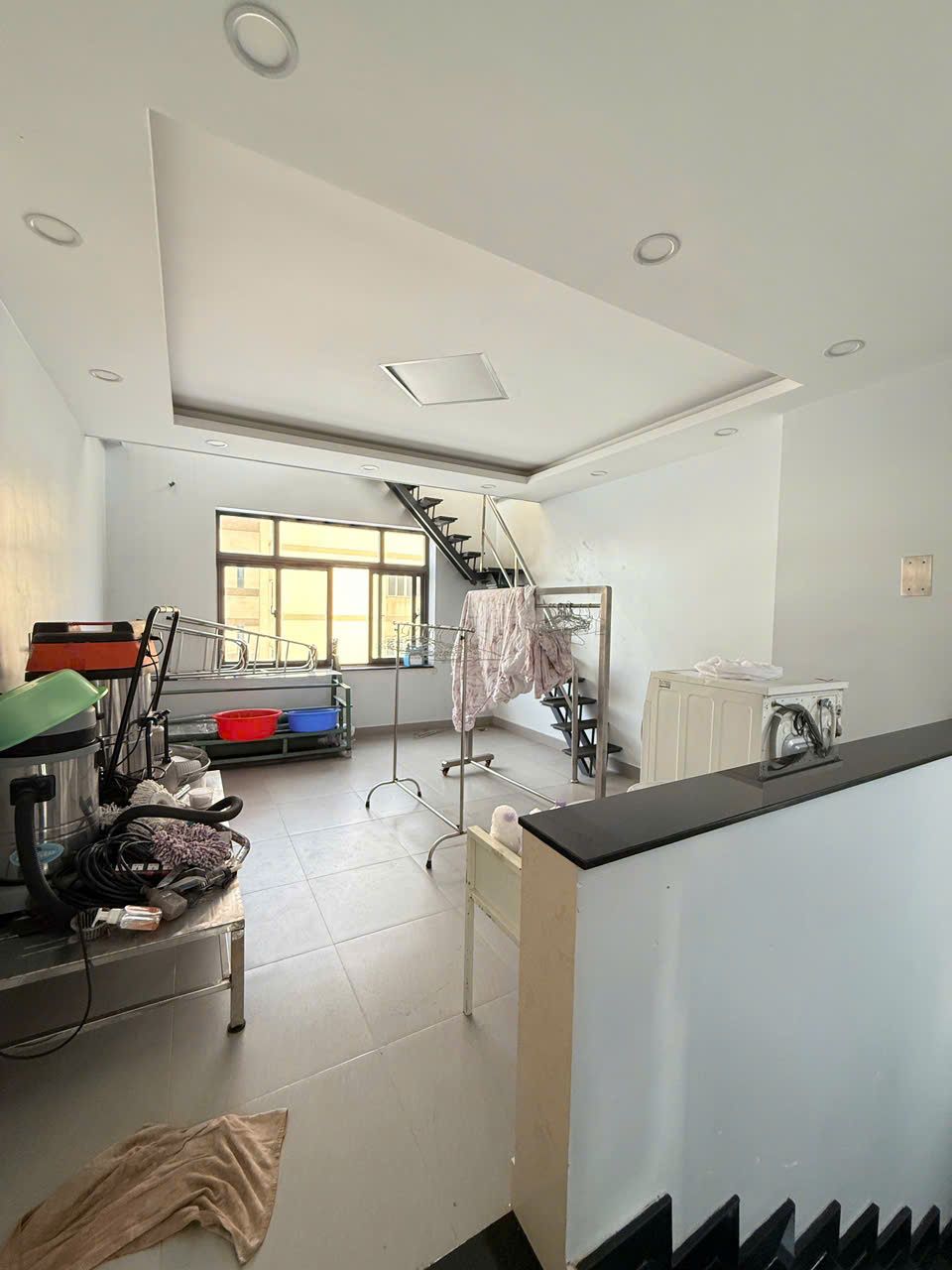 Hẻm 8m Lê Minh Xuân, 75m2, 5 tầng, nội thất gỗ đỏ xịn, chỉ 16.9 tỷ, sang trọng