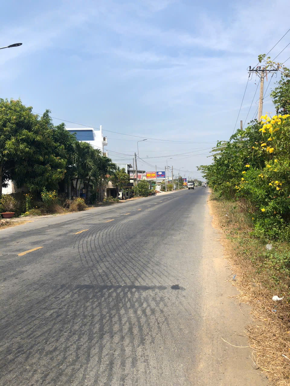 Đất full thổ cư, xung quanh là trường học, chợ , tiện ích đầy đủ