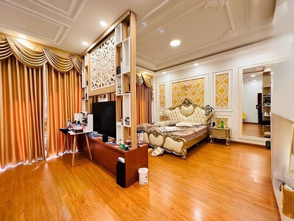 Chỉ 16 tỷ xí có nhà 5 lầu hẻm xe hơi đẹp ngang 6.5m, diện tích 104m2 vài bước ra Phan Huy Ích tới Emart