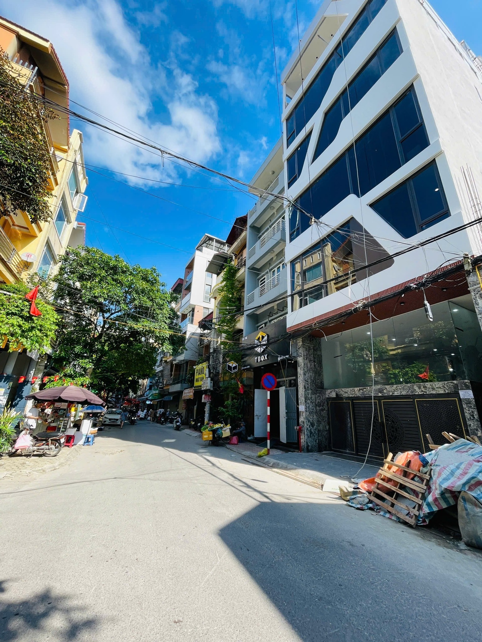 Bán tòa nhà chung cư mini đường Nguyễn Trãi, 240m2 xây 8 tầng, thang máy, 38 phòng