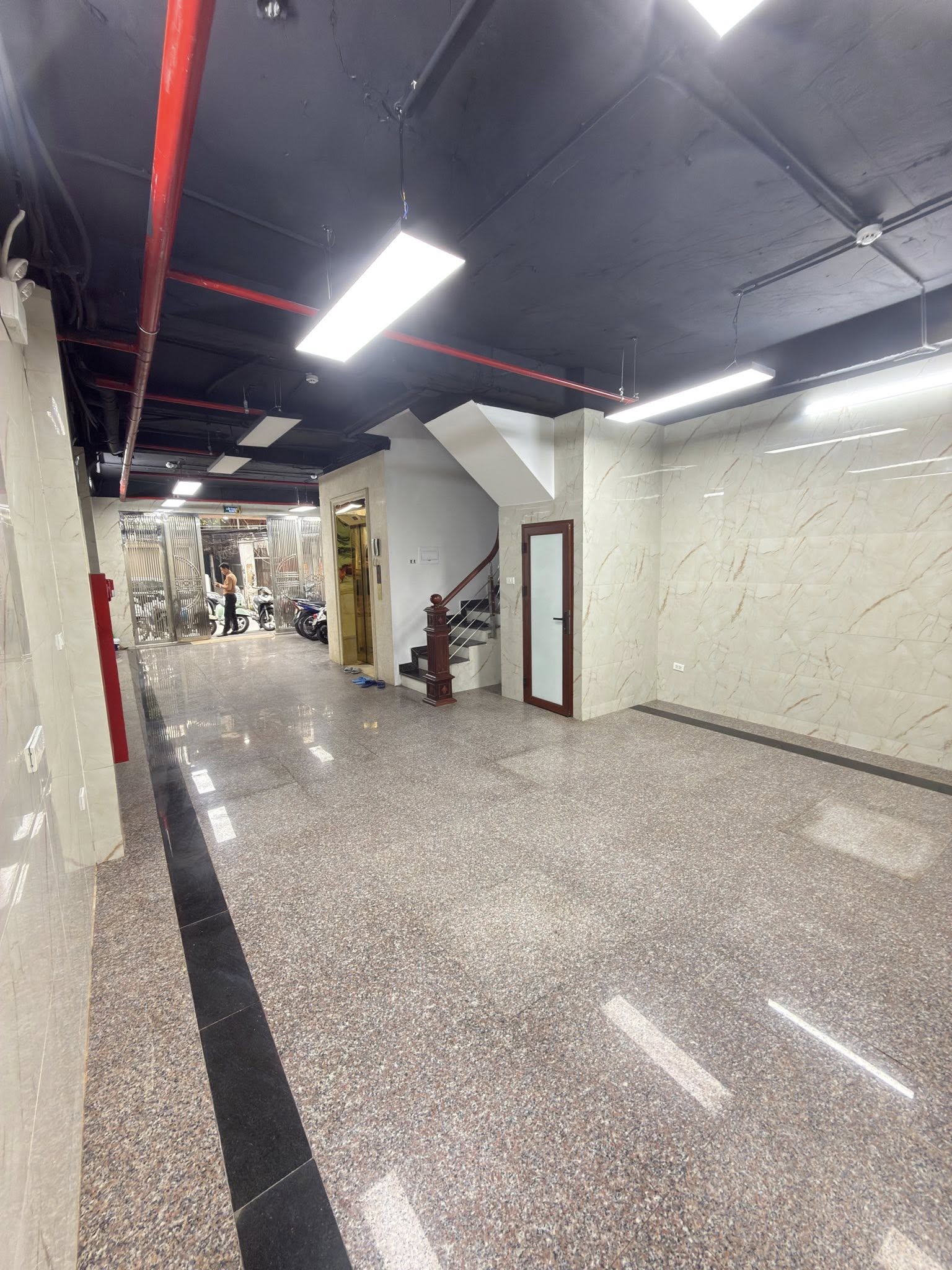 Bán gấp tòa nhà đường Trường Chinh, 120m2, xây 9 tầng, thang máy