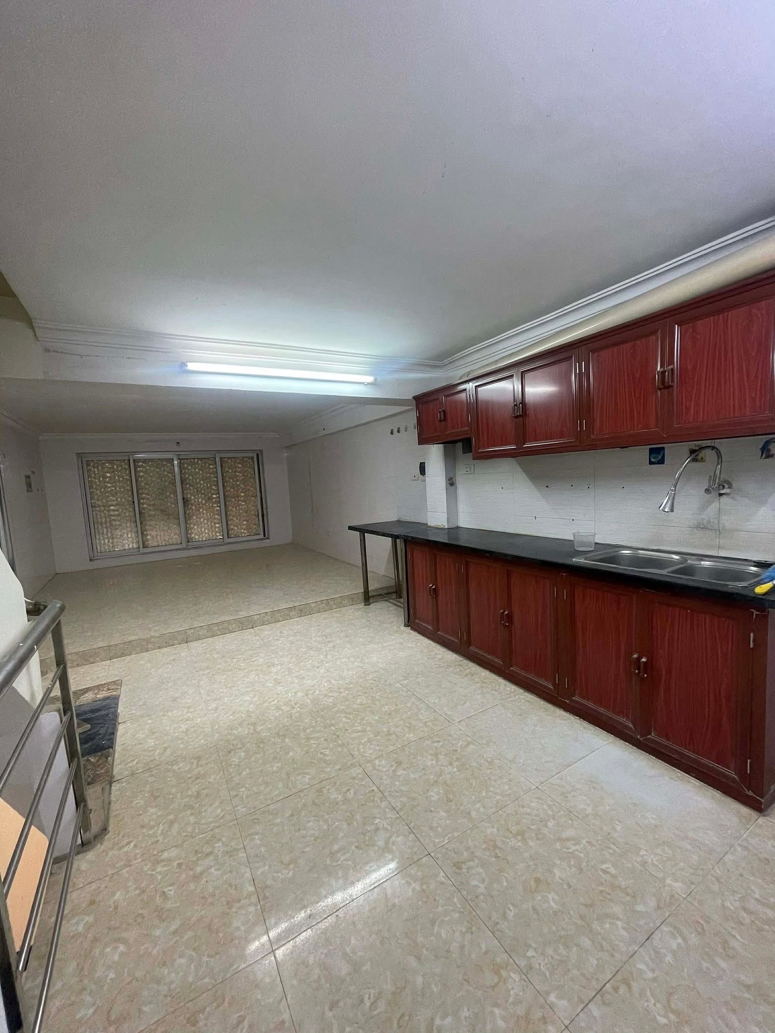 Cho thuê nhà nguyên Yên Lãng, Đống Đa 35m2 x 5 tầng giá 16 triệu, ô tô kinh doanh