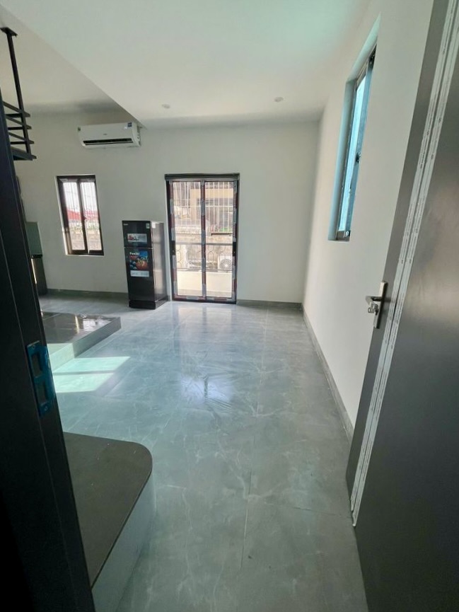 Chung cư mini 7 tầng thang máy Nguyễn Khánh Toàn, Cầu Giấy, 90m2, 18 phòng, dòng tiền 1,1 tỷ/năm