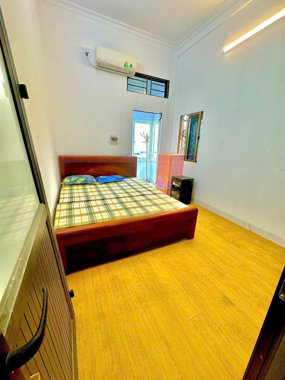 Cần cho thuê nhà riêng ngõ 84 Chùa Láng, Đống Đa 30m2 x 4 tầng giá 11 triệu, nhà sạch đẹp