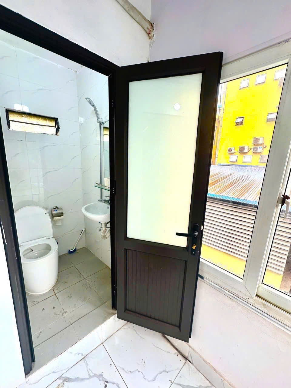 Cần cho thuê nhà riêng ngõ 84 Chùa Láng, Đống Đa 30m2 x 4 tầng giá 11 triệu, nhà sạch đẹp