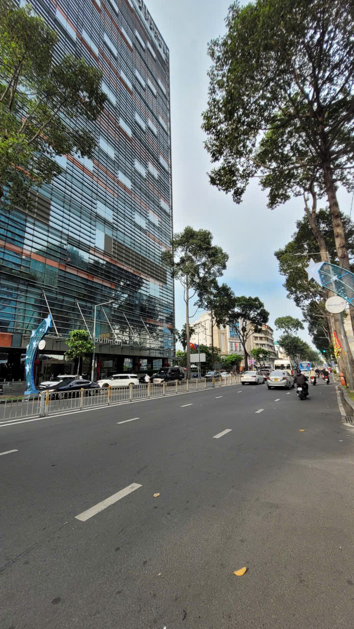 Chính chủ gửi bán nhà mặt tiền ngay Trần Hưng Đạo, phường Cô Giang, quận 1 - gần khách sạn Pullman