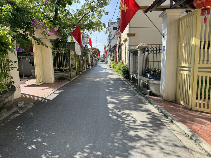 Cần bán 102m120m2 đất Làng Vàng, Gia Lâm, đường thông ô tô tránh xe máy