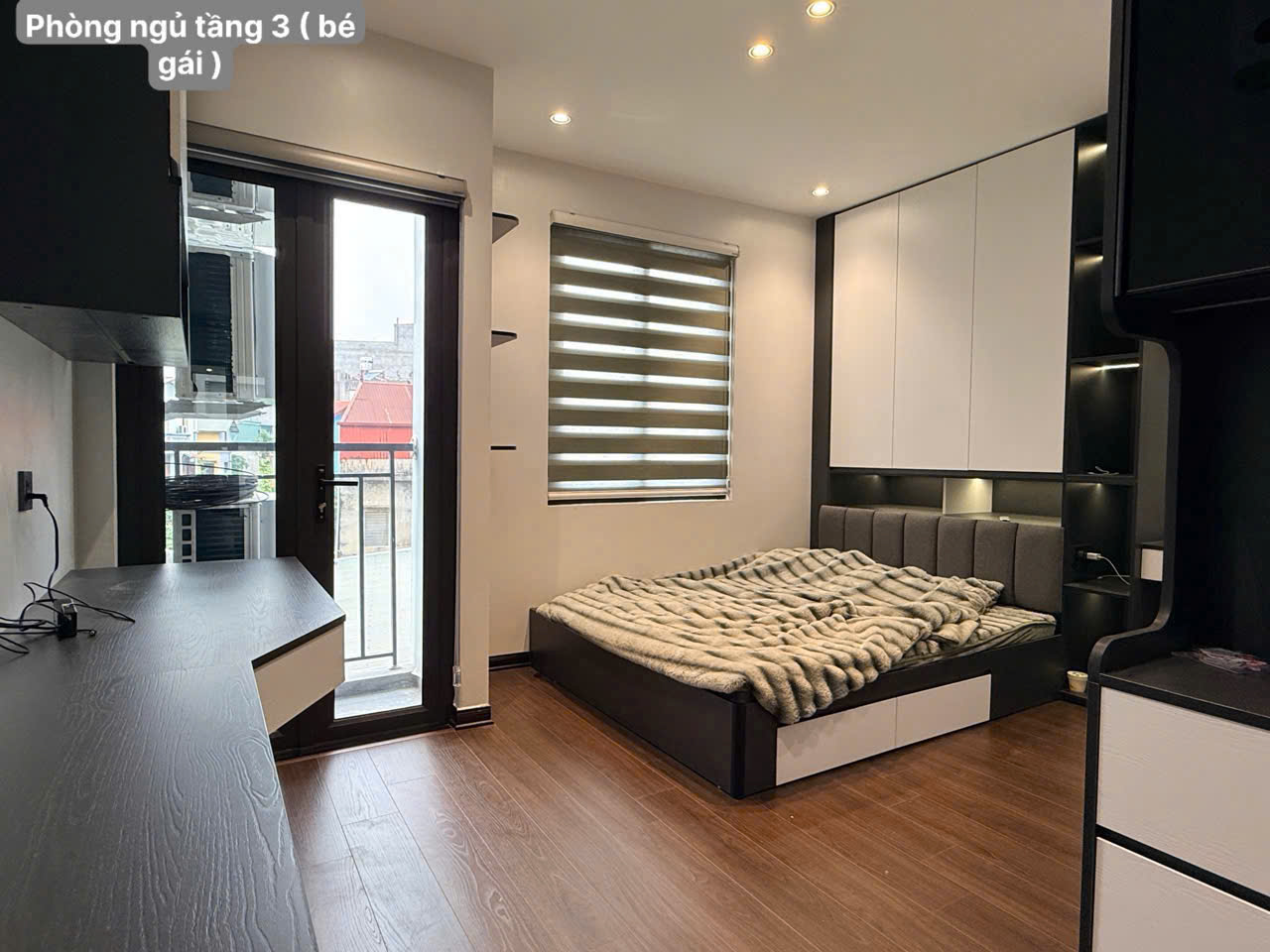 Nhà đep ở ngạy tại Cổ Linh, Thạch Bàn, diện tích 72m2, 8 tầng, 2 thoáng, 8 phòng ngủ, vỉa hè ô tô tránh, 24 tỷ