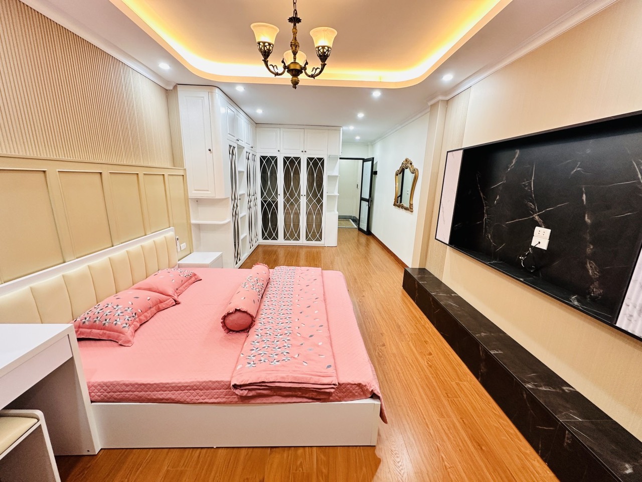 Ô tô vào nhà, phố Trần Hòa - Hoàng Mai, 5 tầng thang máy, 30m2, mặt tiền 5m, 8,6 tỷ