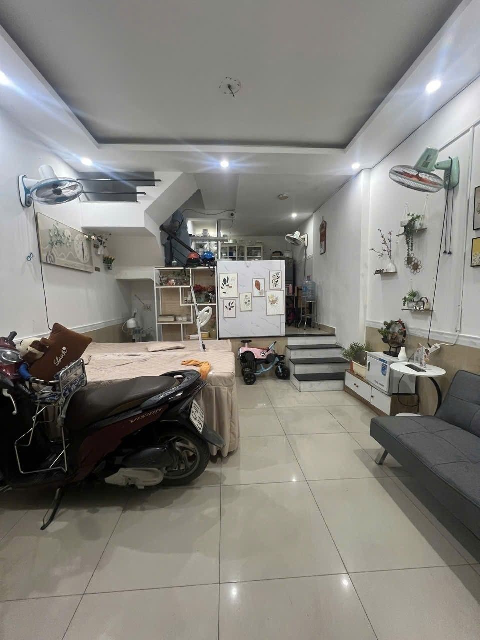 Nhà vuông vức, không lỗi phong thủy, hẻm nhựa 4m rộng rãi, xe hơi đậu trước cửa thoải mái