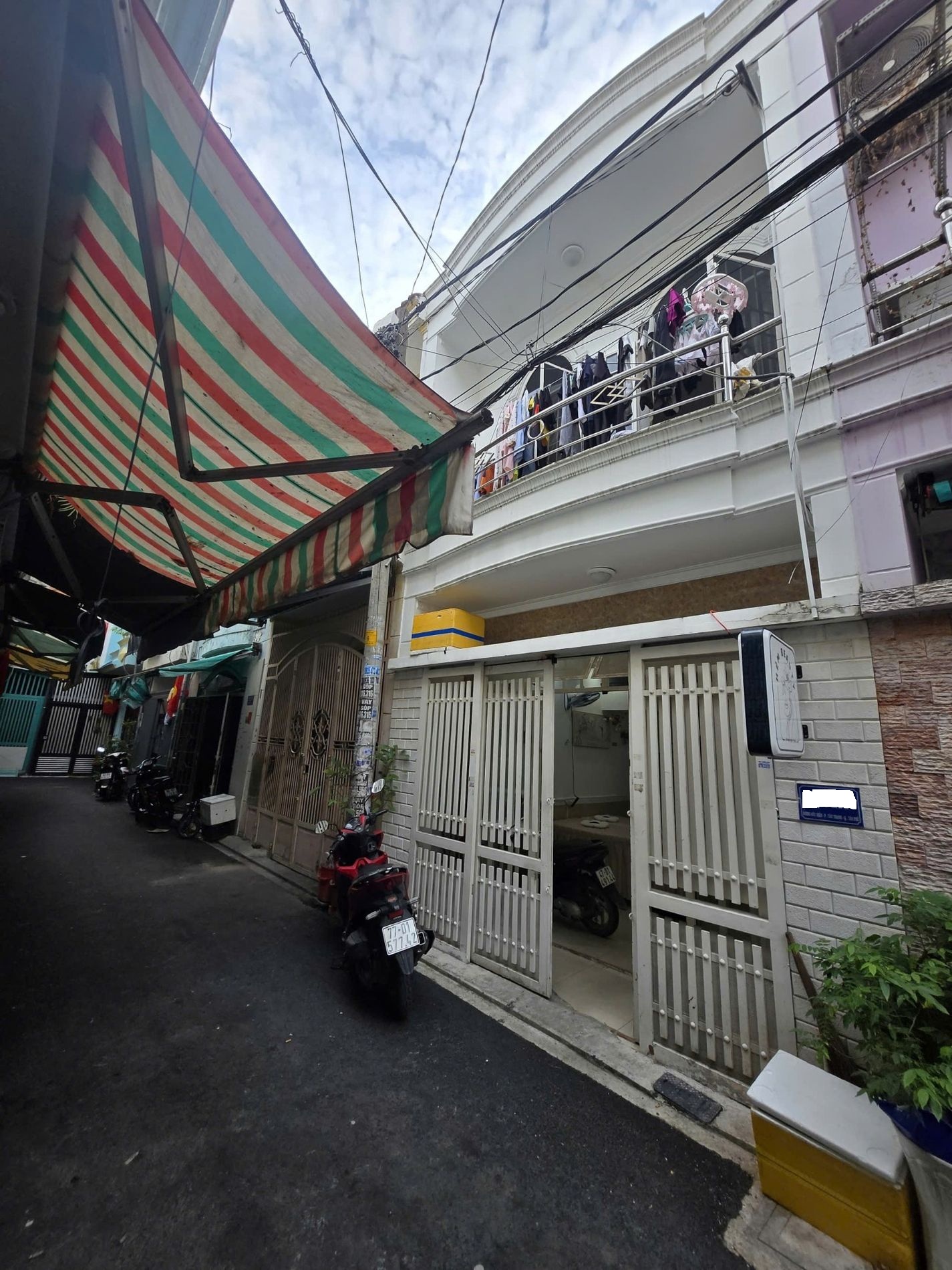 Nhà vuông vức, không lỗi phong thủy, hẻm nhựa 4m rộng rãi, xe hơi đậu trước cửa thoải mái