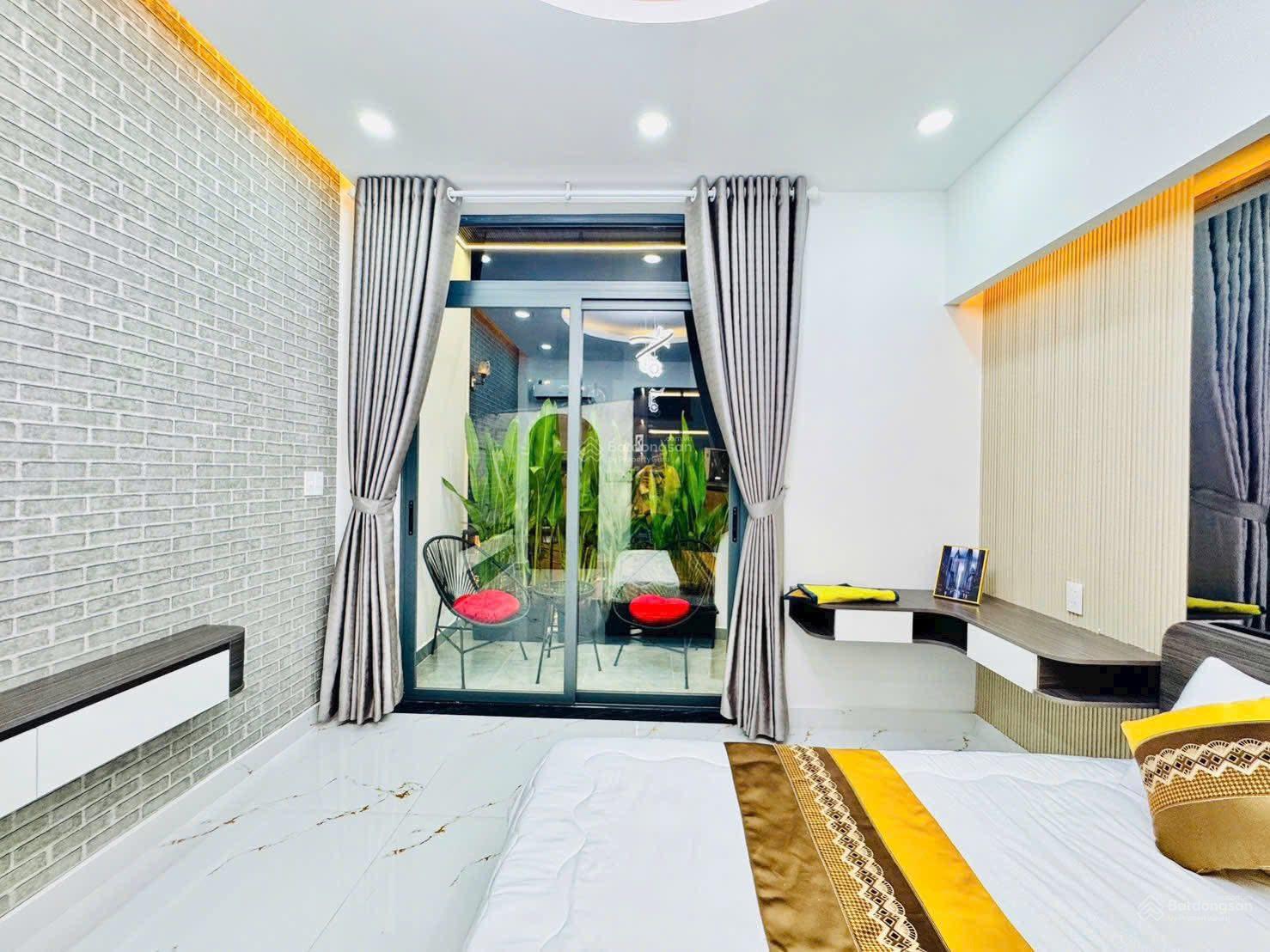 Chủ kẹt tiền, cần bán gấp nhà ở đường Trần Cao Vân, quận 3, giá lỗ