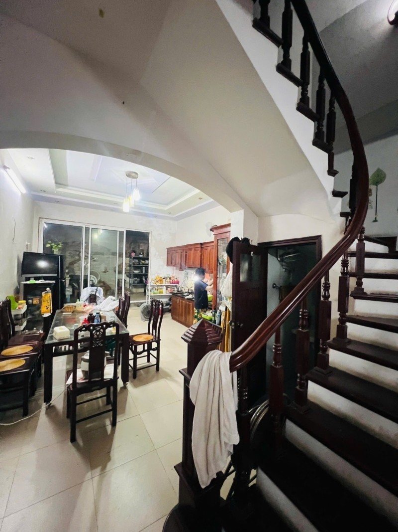 Bán nhà đẹp 5 tầng ở ngay phố Cầu Giấy Hà Nội 17 tỷ, 80m2 mặt tiền rộng