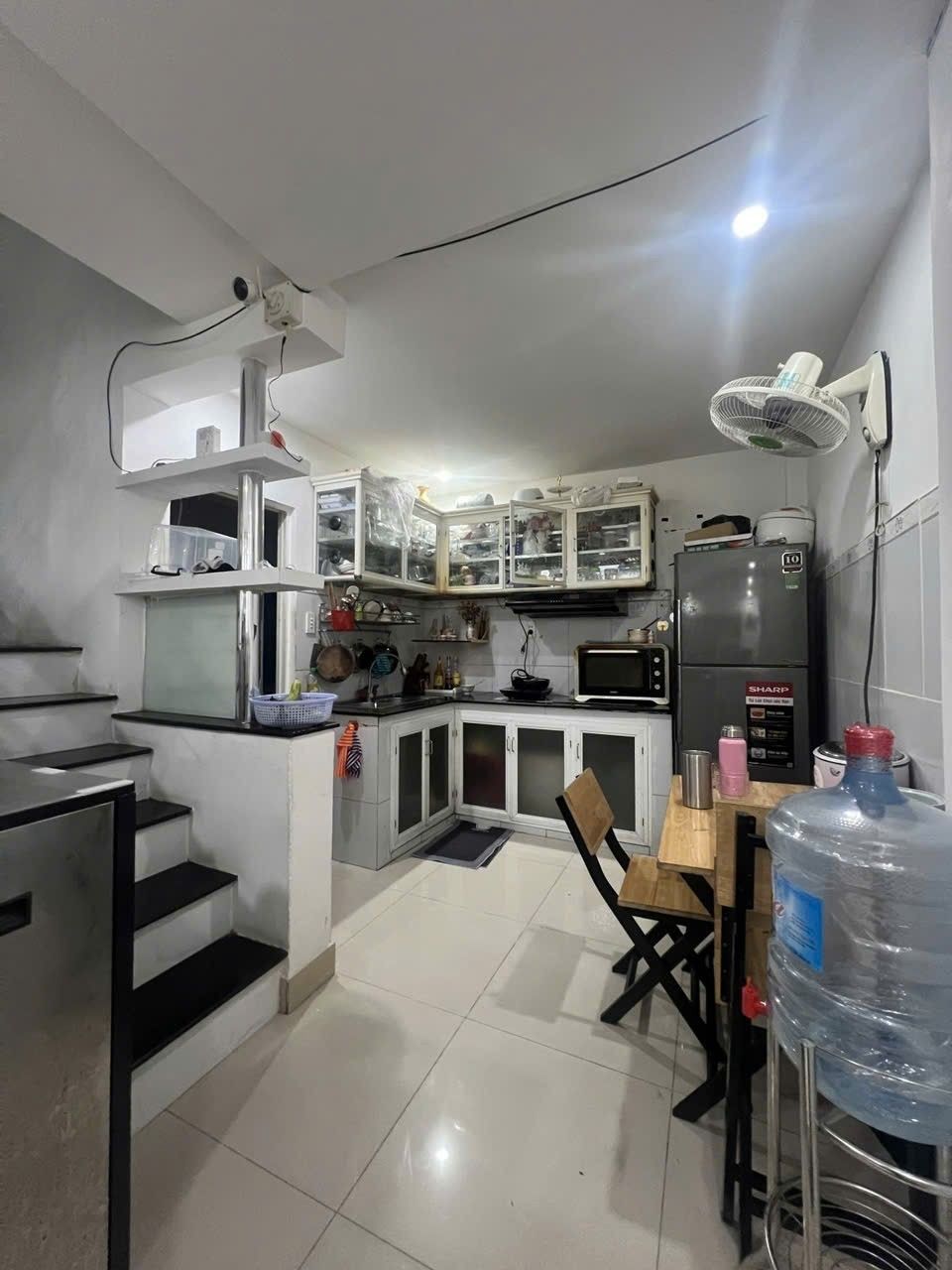 Nhà vuông vức, không lỗi phong thủy, hẻm nhựa 4m rộng rãi, xe hơi đậu trước cửa thoải mái