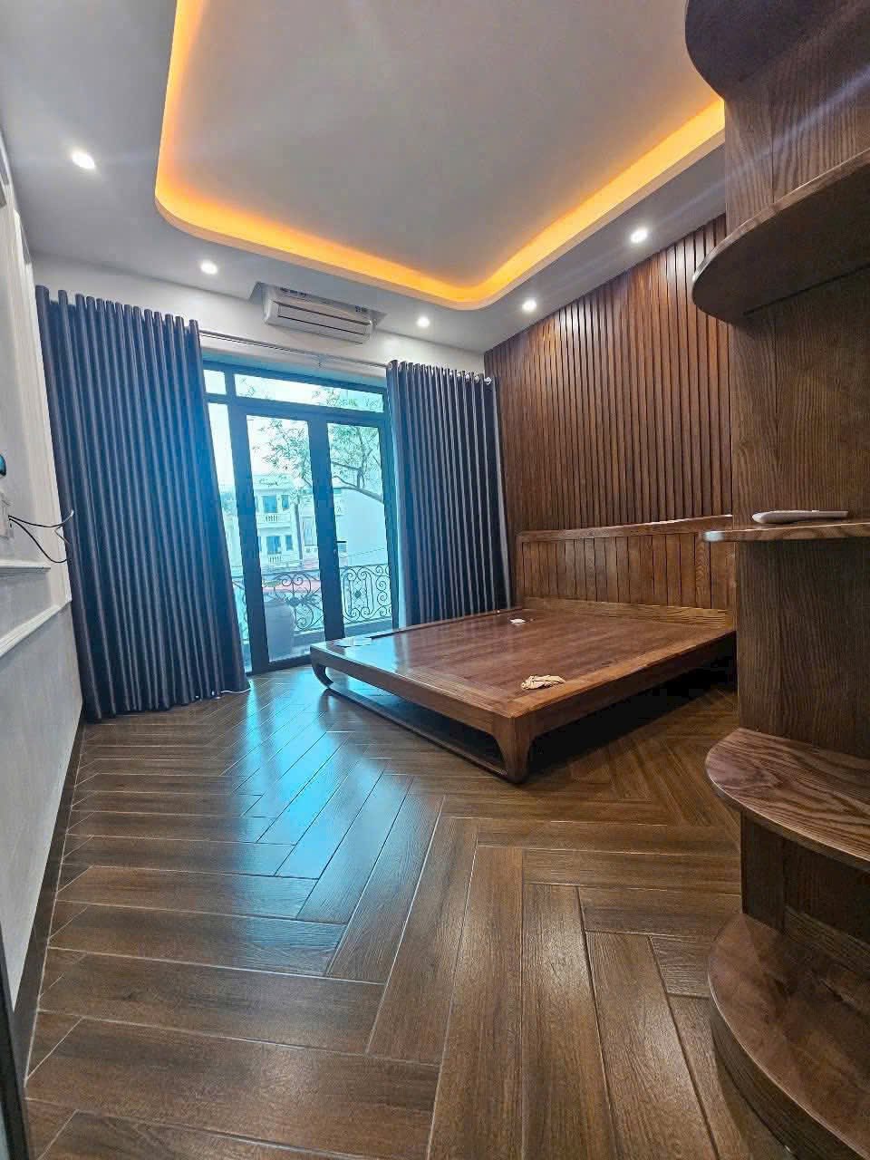 Bán nhà đường ngõ Nguyễn Lương Bằng, Thanh Bình, 65,5m2, ngang 4m, 4 ngủ, gara