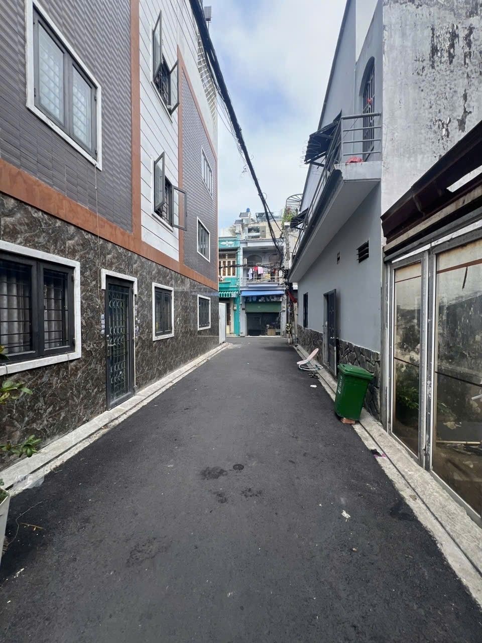 Nhà vuông vức, không lỗi phong thủy, hẻm nhựa 4m rộng rãi, xe hơi đậu trước cửa thoải mái