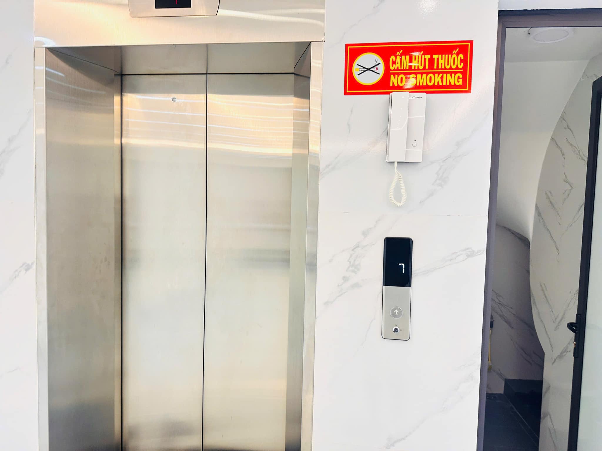 Bán tòa nhà căn hộ dịch vụ đường Kim Giang, 70m2, 7 tầng, thang máy, gara ô tô