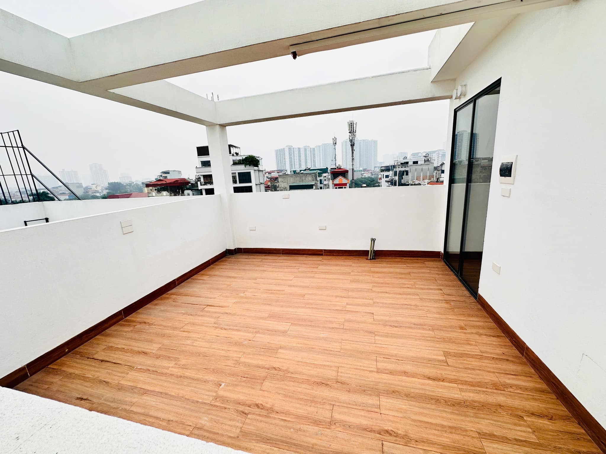 Bán tòa nhà căn hộ dịch vụ đường Kim Giang, 70m2, 7 tầng, thang máy, gara ô tô