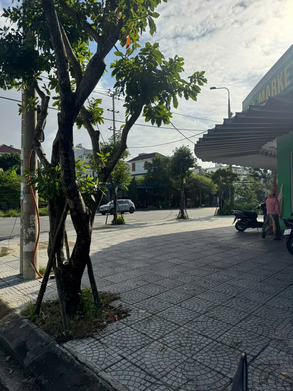 Đất rất đẹp, cạnh bãi tắm Sơn Thủy, tiện cho việc kinh doanh khách sạn, nhà hàng cao cấp