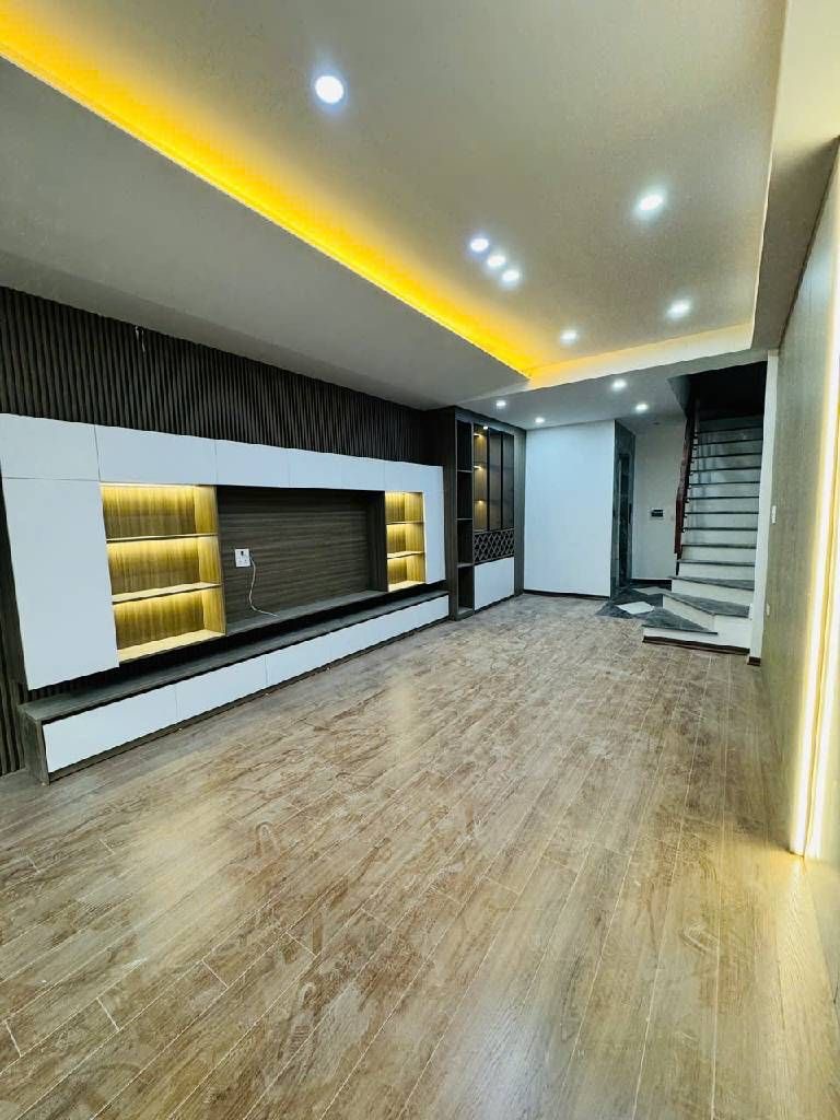 Siêu phẩm 7 tầng Phú Thượng giá đẹp