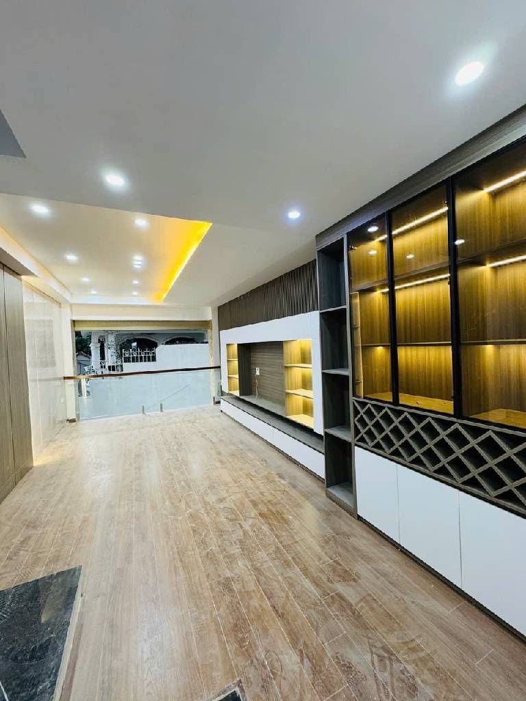 Siêu phẩm 7 tầng Phú Thượng giá đẹp