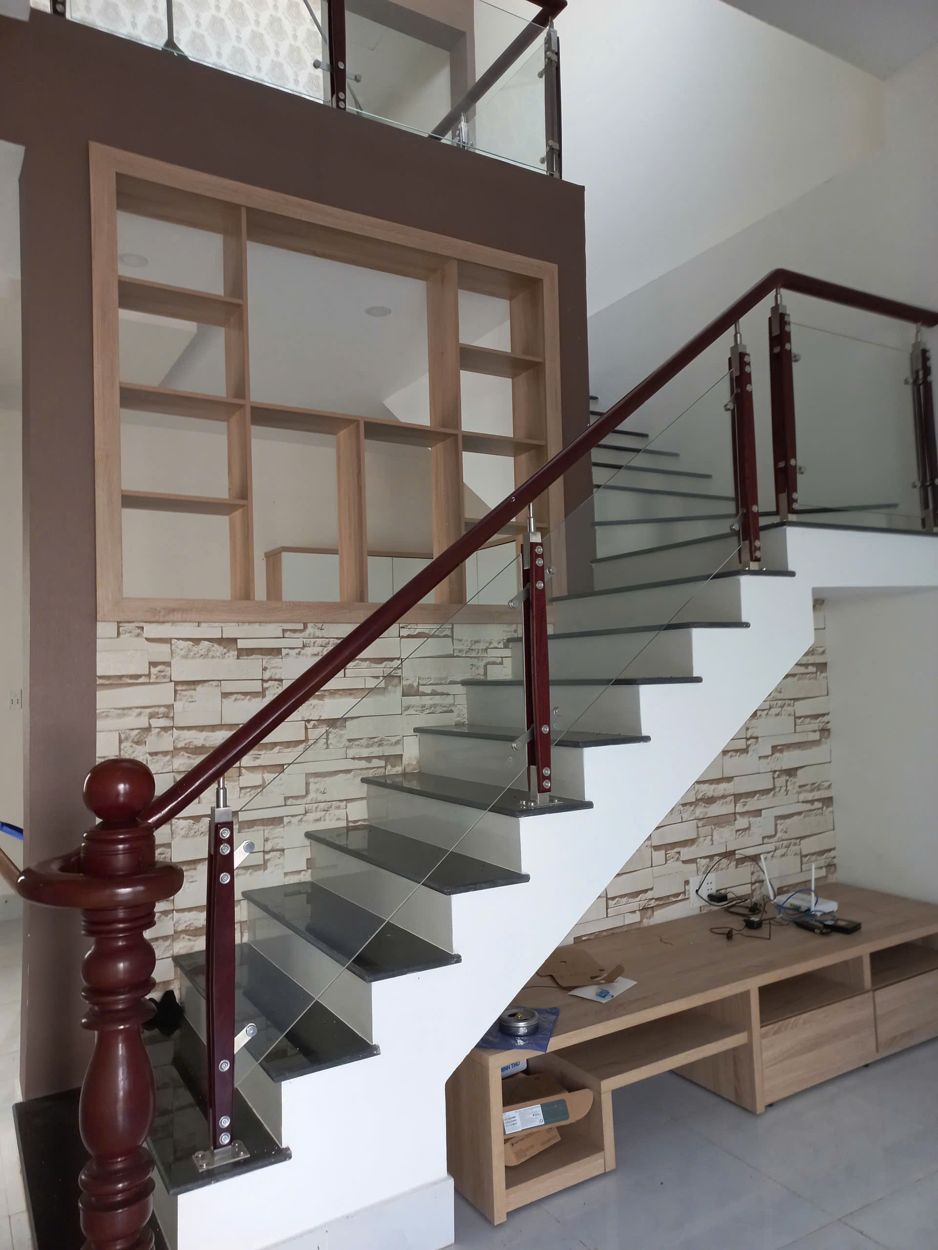 Bán nhà 1 trệt 1 lầu khu dân cư an ninh xã Bình Phú, hoàn công đầy đủ