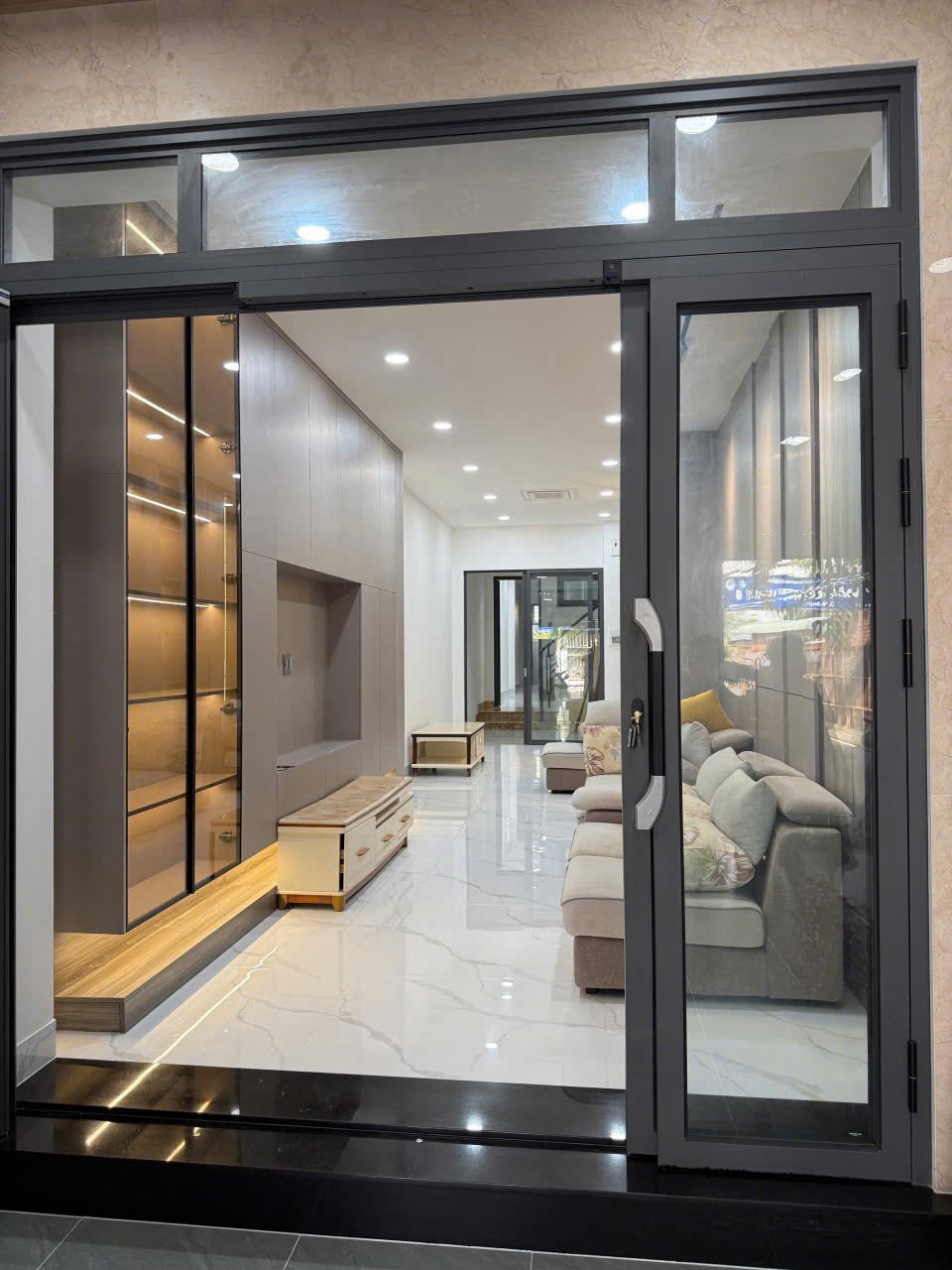 Bán nhà mới xây 1 trệt 1 lầu mặt tiền Nguyễn Huệ, giá bán 6,8 tỷ