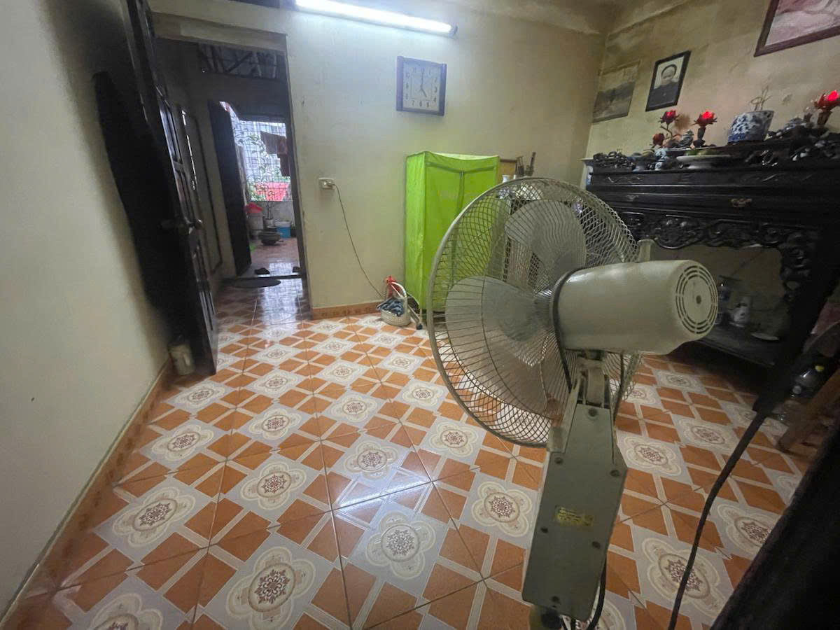 Chủ giảm sốc 1 tỷ còn 10 tỷ nhà ngõ 13 Lĩnh Nam, 20m ô tô tránh, 52m2 x ngang 4m