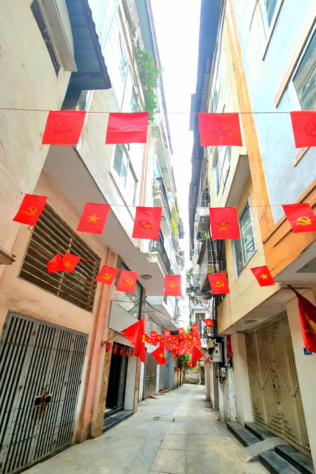 Bán nhà mặt ngõ thông đường Giáp Nhất - 42m2 - 5 tầng - lô góc