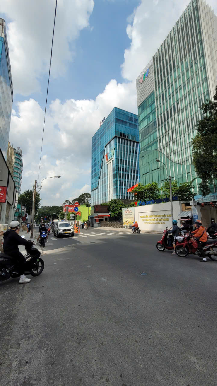 Bán nhà 2 mặt tiền ngay Đinh Tiên Hoàng, phường ĐaKao, diện tích 880m2, giá 390 tỷ