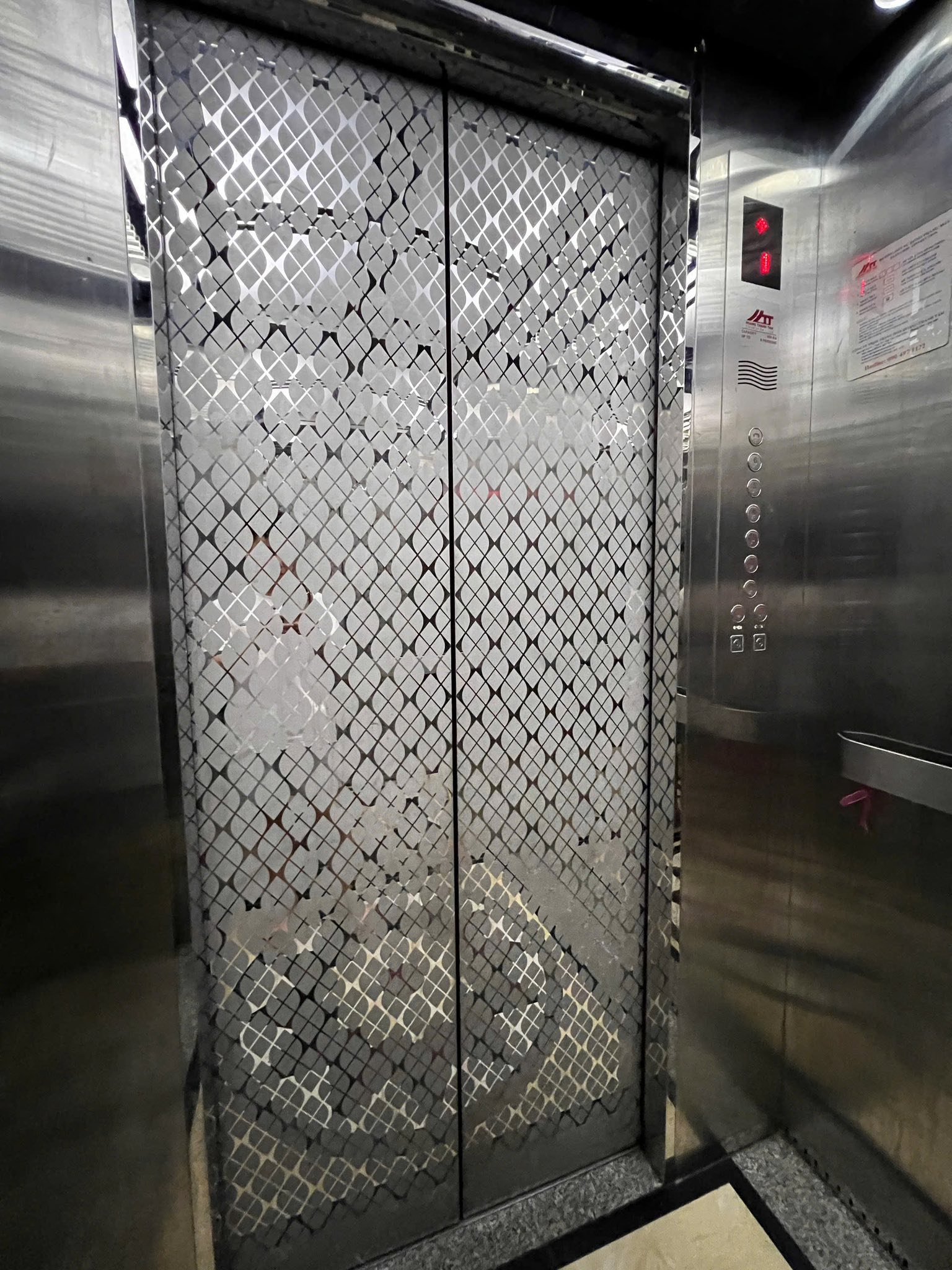 Bán tòa nhà mặt đường 18m2 khu đô thị Mỗ Lao, 95m2, 7 tầng, thang máy