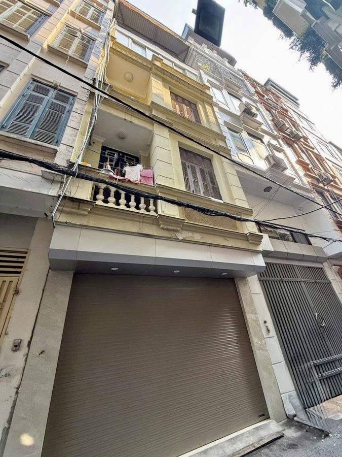Bán nhà Trần Duy Hưng - Cầu Giấy, 38m2, 5 tầng, ô tô 7 chỗ vào nhà, gần phố, kinh doanh spa