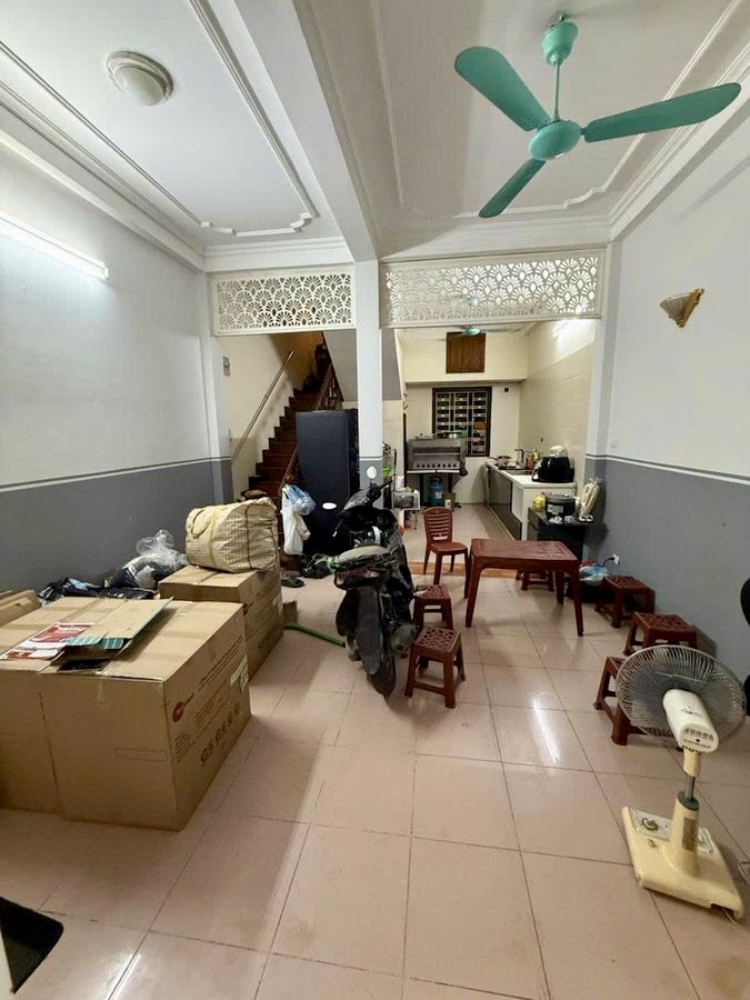 Bán nhà Trần Duy Hưng - Cầu Giấy, 38m2, 5 tầng, ô tô 7 chỗ vào nhà, gần phố, kinh doanh spa