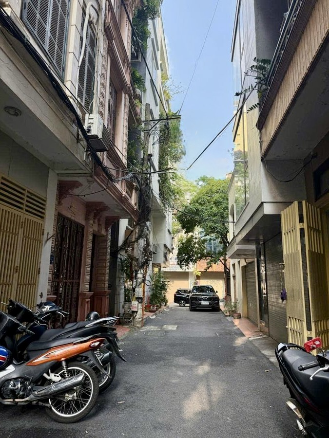 Bán nhà Trần Duy Hưng - Cầu Giấy, 38m2, 5 tầng, ô tô 7 chỗ vào nhà, gần phố, kinh doanh spa