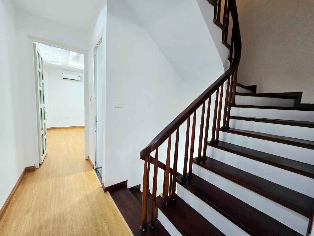 Nhà đẹp Pháo Đài Láng, xây mới 45m2 x 5 tầng, ngõ thông, gần phố, hạ chào còn 13,5 tỷ